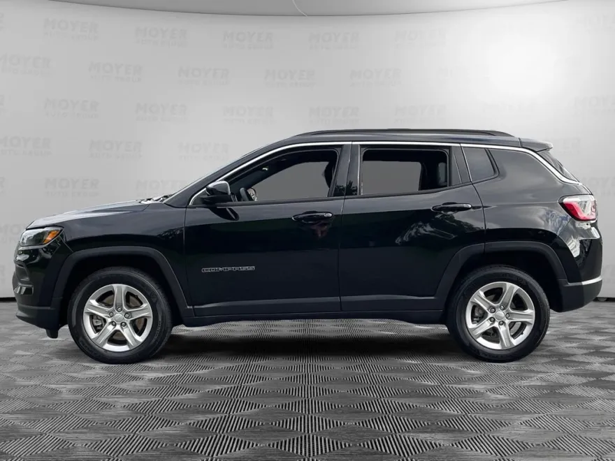 2024 Jeep Compass Latitude photo 1
