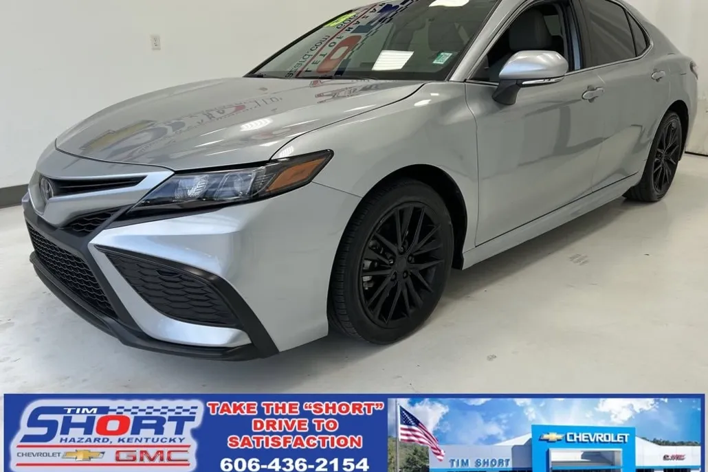 2023 Toyota Camry SE photo 1