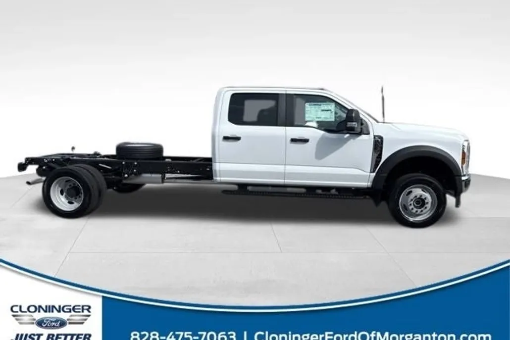 2025 Ford F-550 photo 1