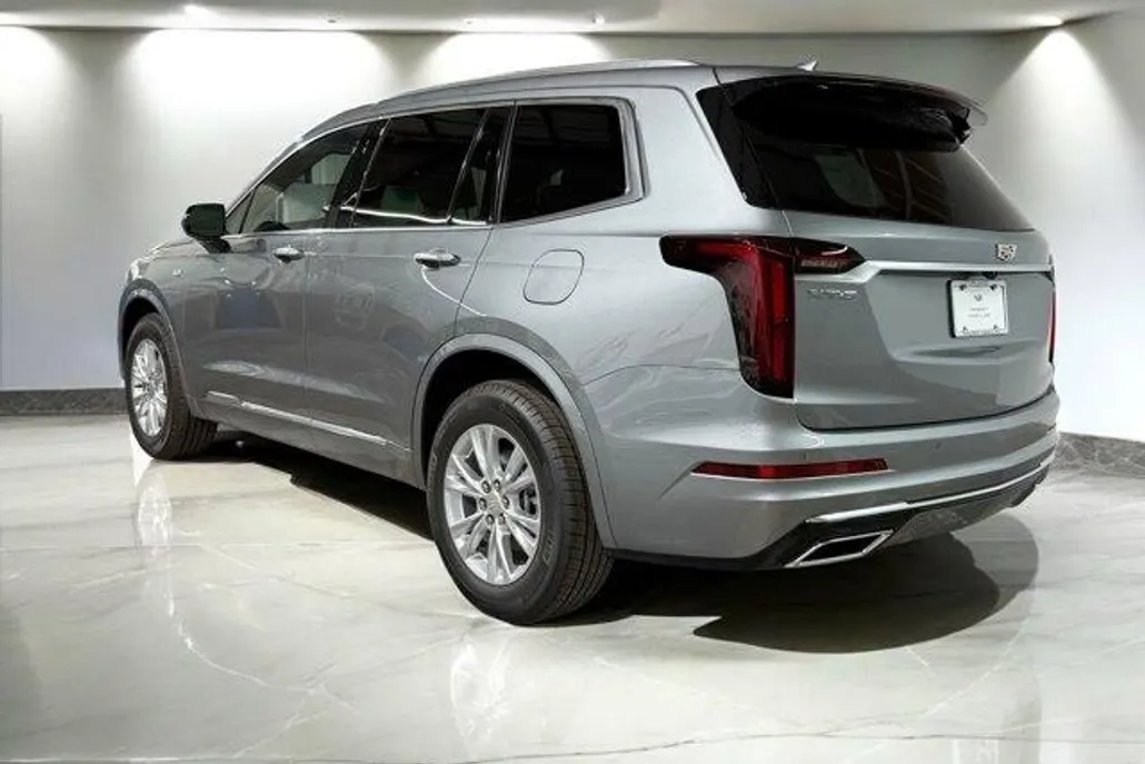 2025 Cadillac XT6 Luxury photo 1