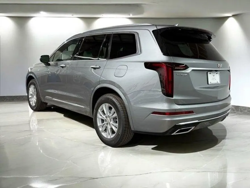 2025 Cadillac XT6 Luxury photo 1