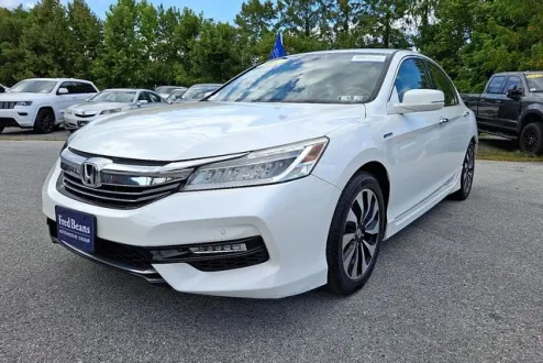 2017 Honda Accord Hybrid Touring photo 3