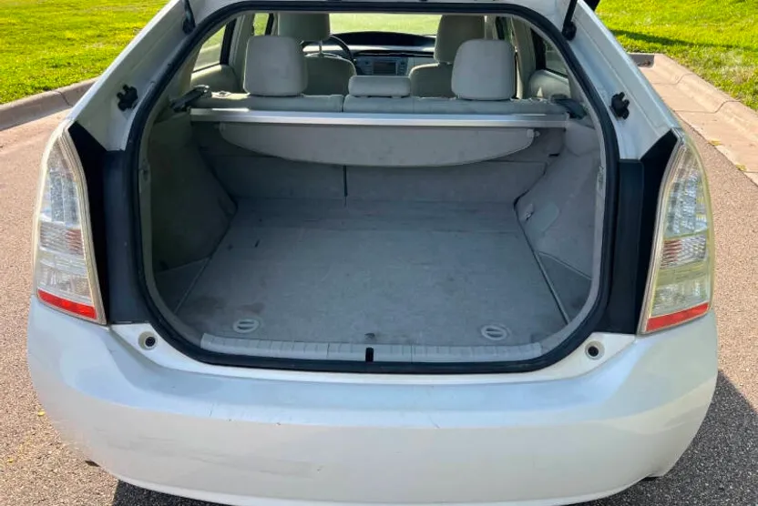 2012 Toyota Prius Three photo 1
