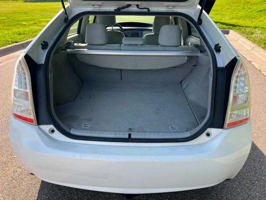 2012 Toyota Prius Three photo 1