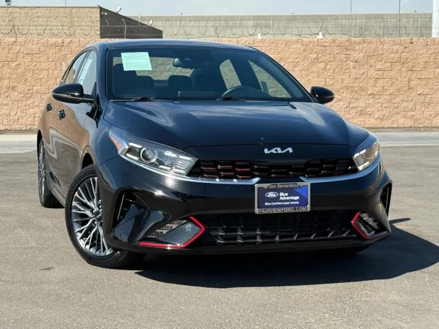 2023 Kia Forte GT-Line photo 1