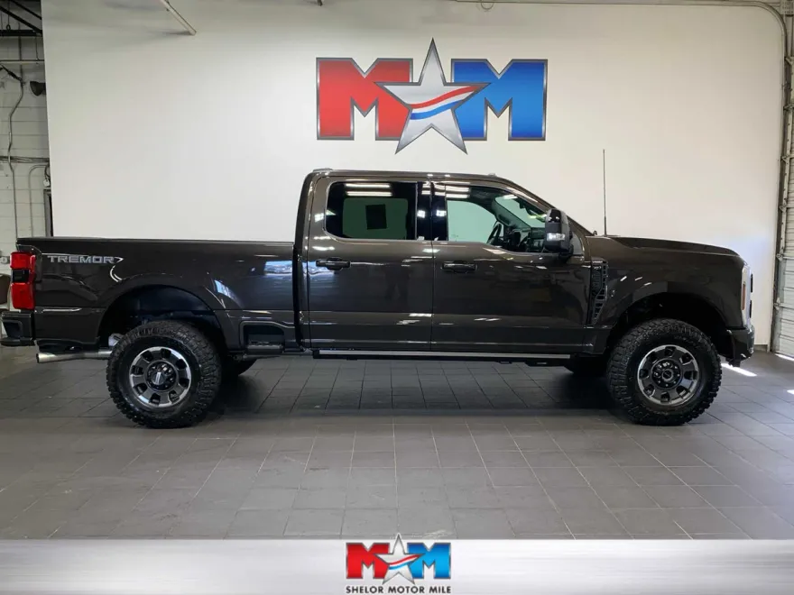 2024 Ford F-250 Lariat Tremor photo 1