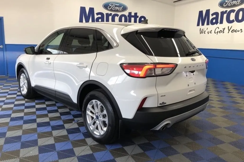 2022 Ford Escape SE photo 1
