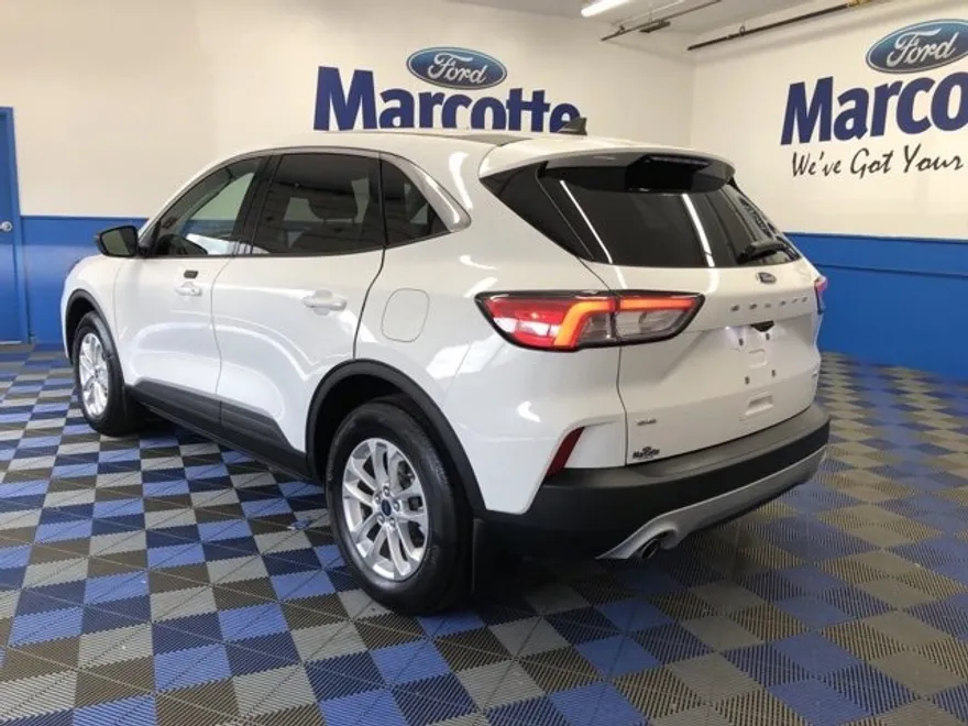 2022 Ford Escape SE photo 1