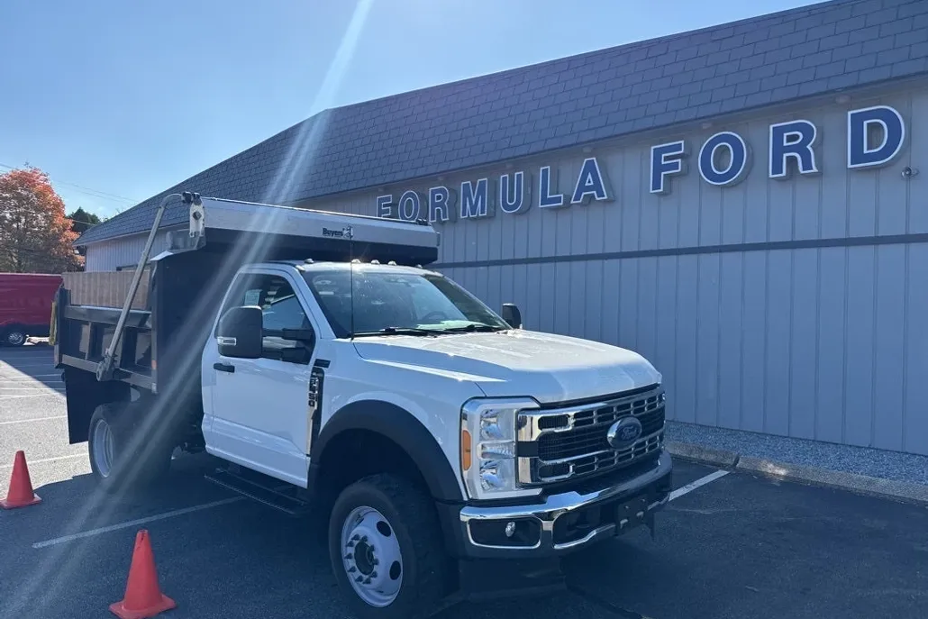2023 Ford F-450 photo 1