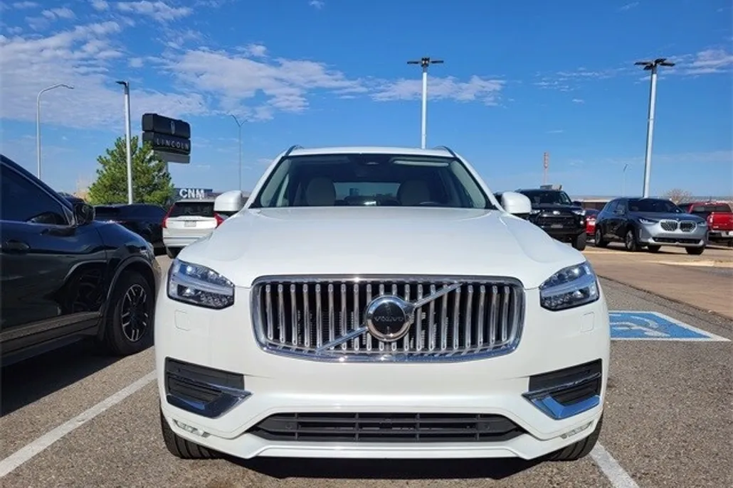 2023 Volvo XC90 AWD Plus photo 1