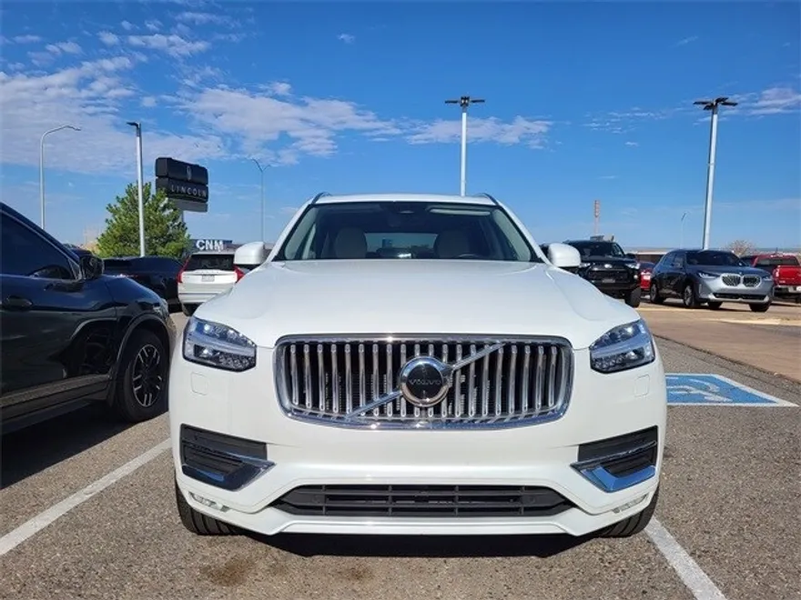 2023 Volvo XC90 AWD Plus photo 1