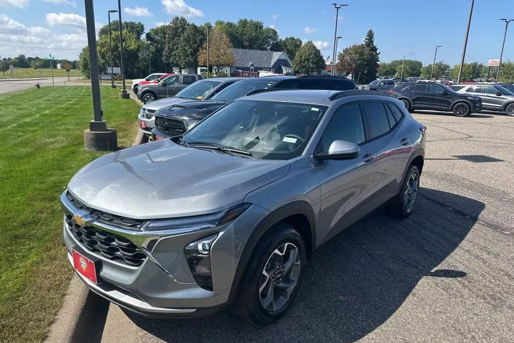 2026 Chevrolet Trax LT photo 1