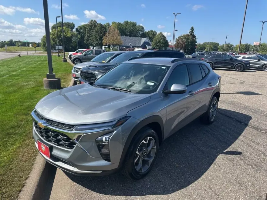 2026 Chevrolet Trax LT photo 1