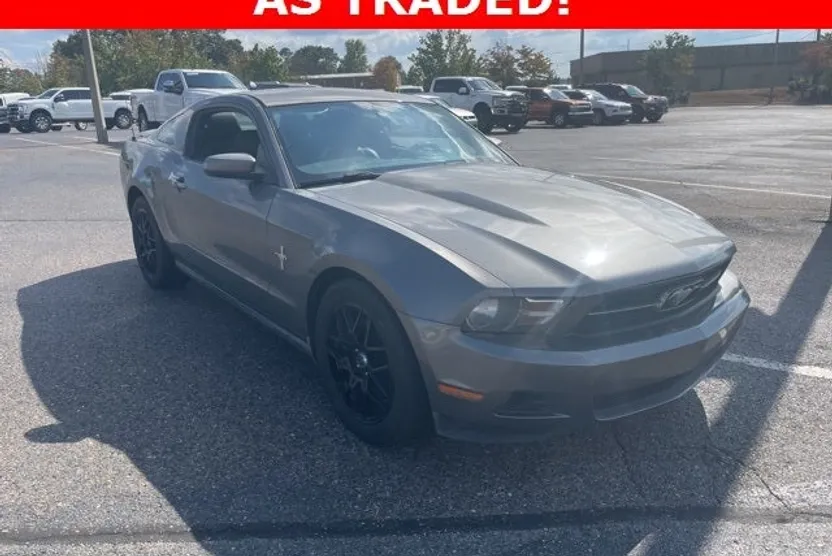 2011 Ford Mustang V6 Premium photo 1