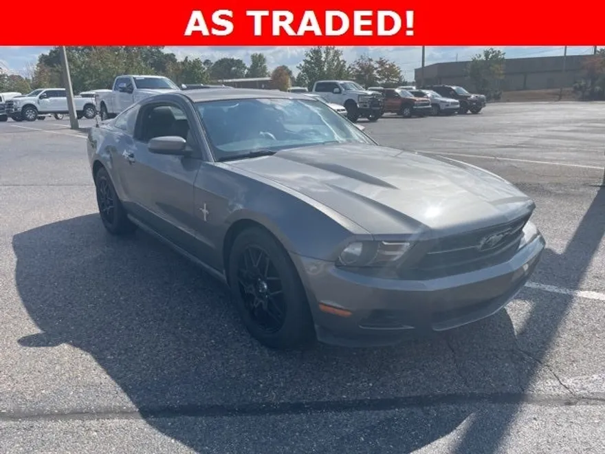 2011 Ford Mustang V6 Premium photo 1