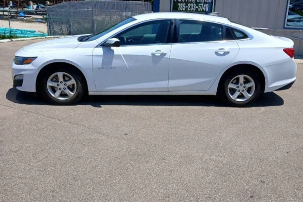 2020 Chevrolet Malibu LS photo 1