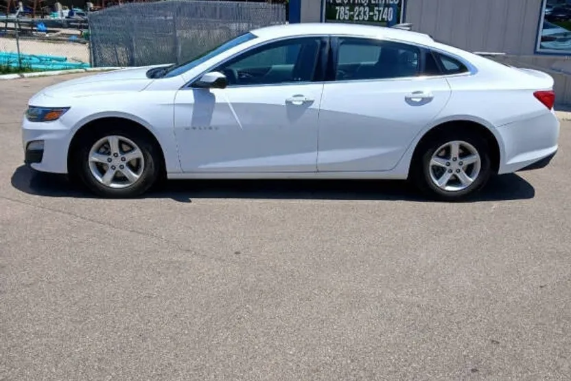 2020 Chevrolet Malibu LS photo 1