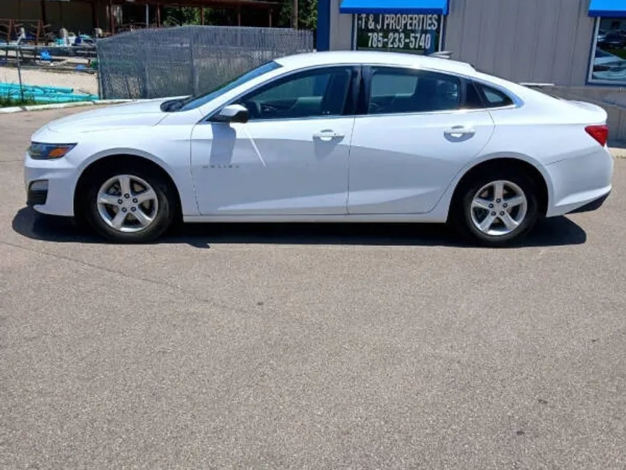 2020 Chevrolet Malibu LS photo 1
