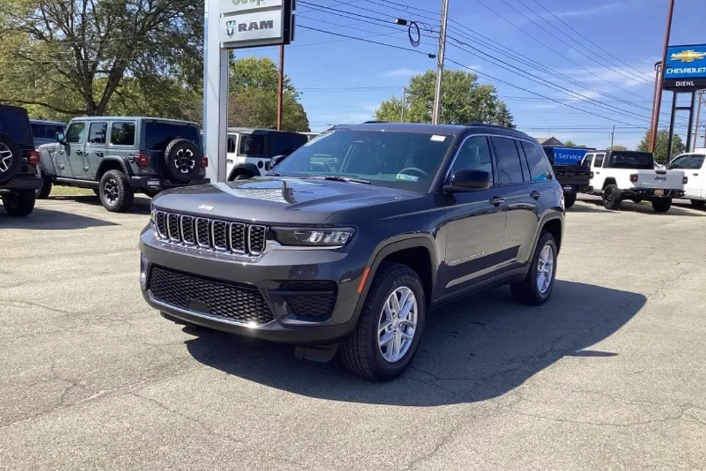 2025 Jeep Grand Cherokee Laredo photo 1
