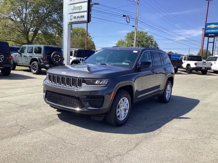 2025 Jeep Grand Cherokee Laredo photo 1