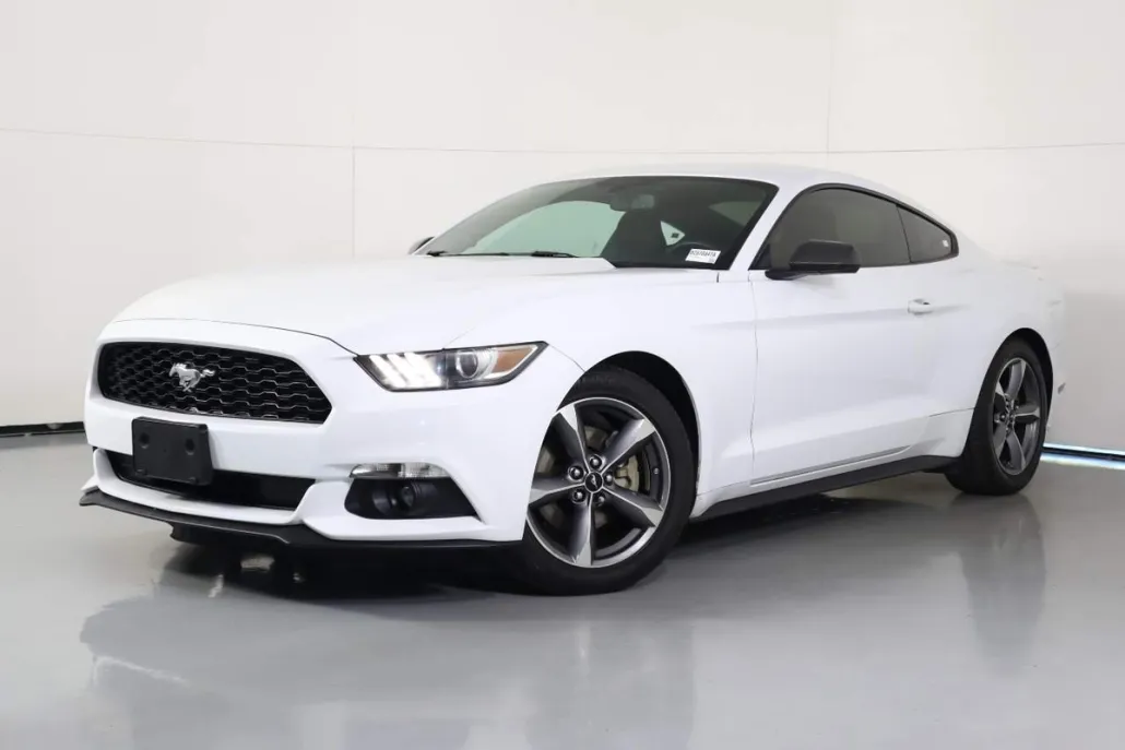 2015 Ford Mustang V6 photo 1