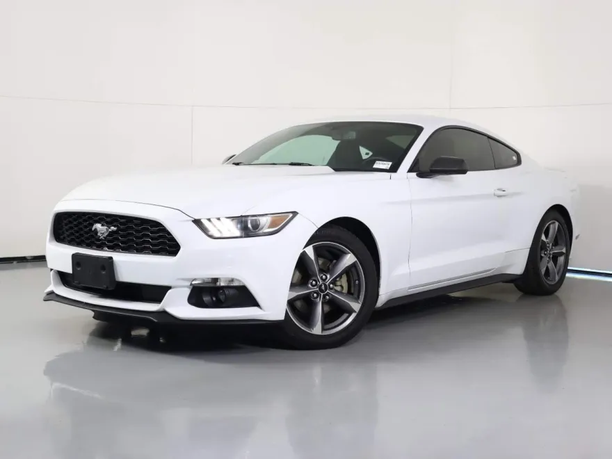 2015 Ford Mustang V6 photo 1