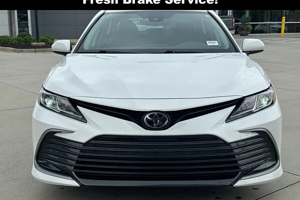 2022 Toyota Camry LE photo 1