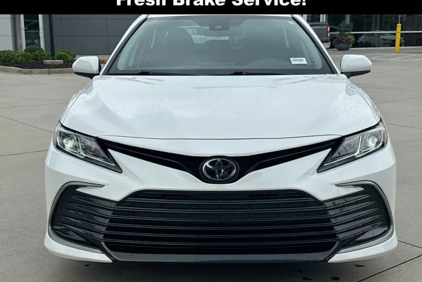 2022 Toyota Camry LE photo 1
