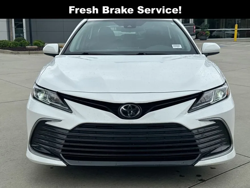 2022 Toyota Camry LE photo 1