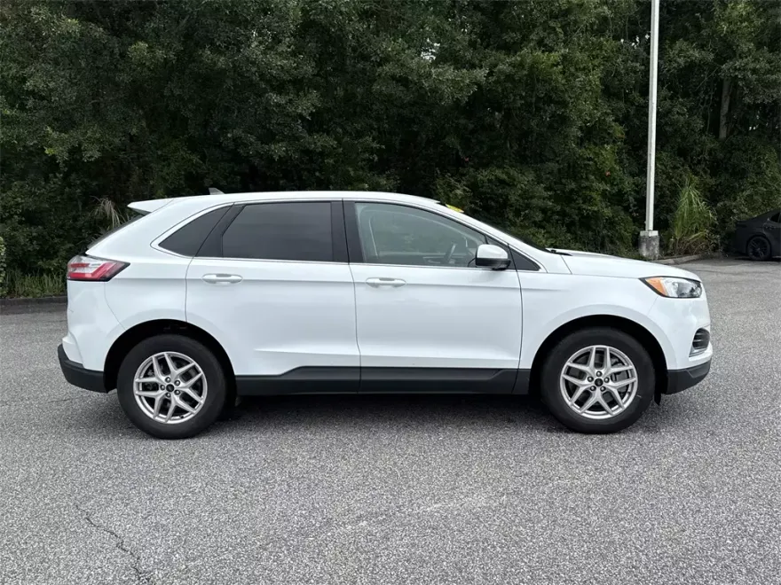 2023 Ford Edge SEL photo 1