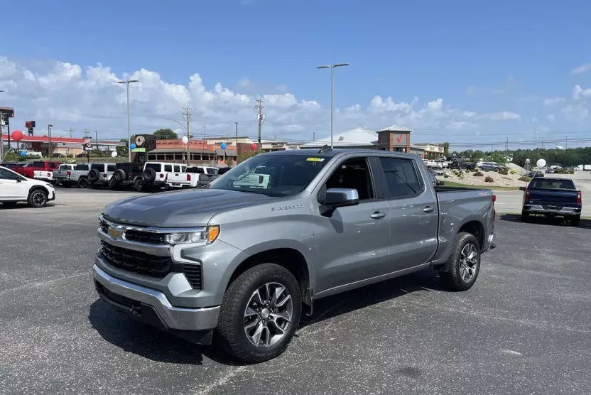 2023 Chevrolet Silverado 1500 LT photo 1