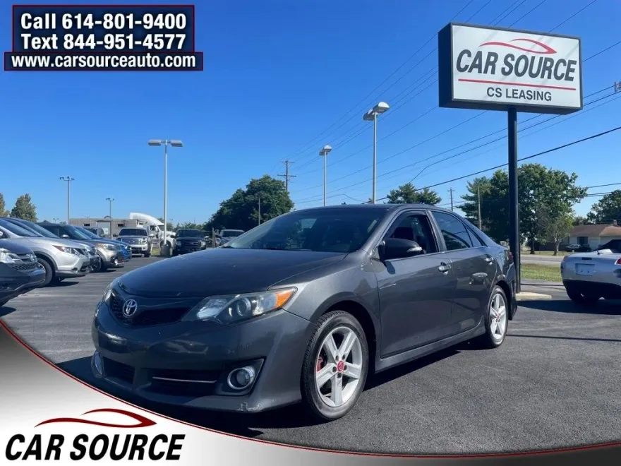 2012 Toyota Camry SE photo 1