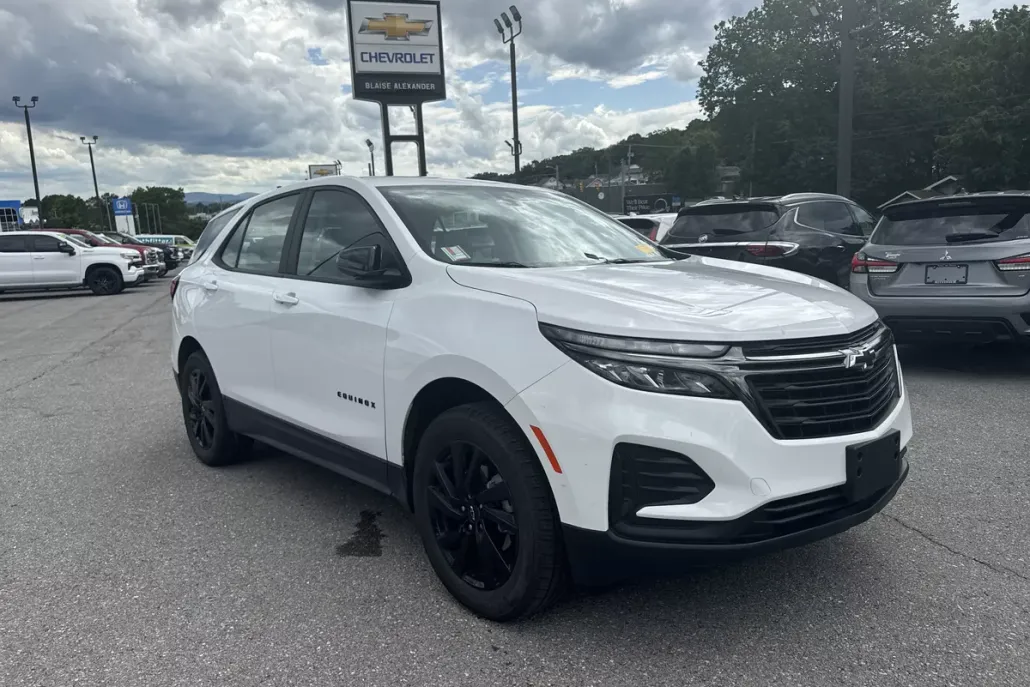 2023 Chevrolet Equinox LS photo 1
