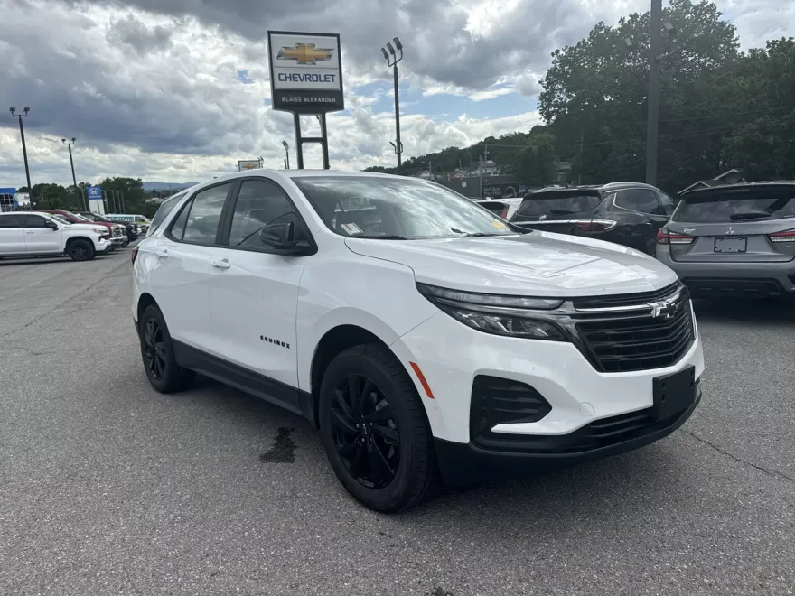 2023 Chevrolet Equinox LS photo 1