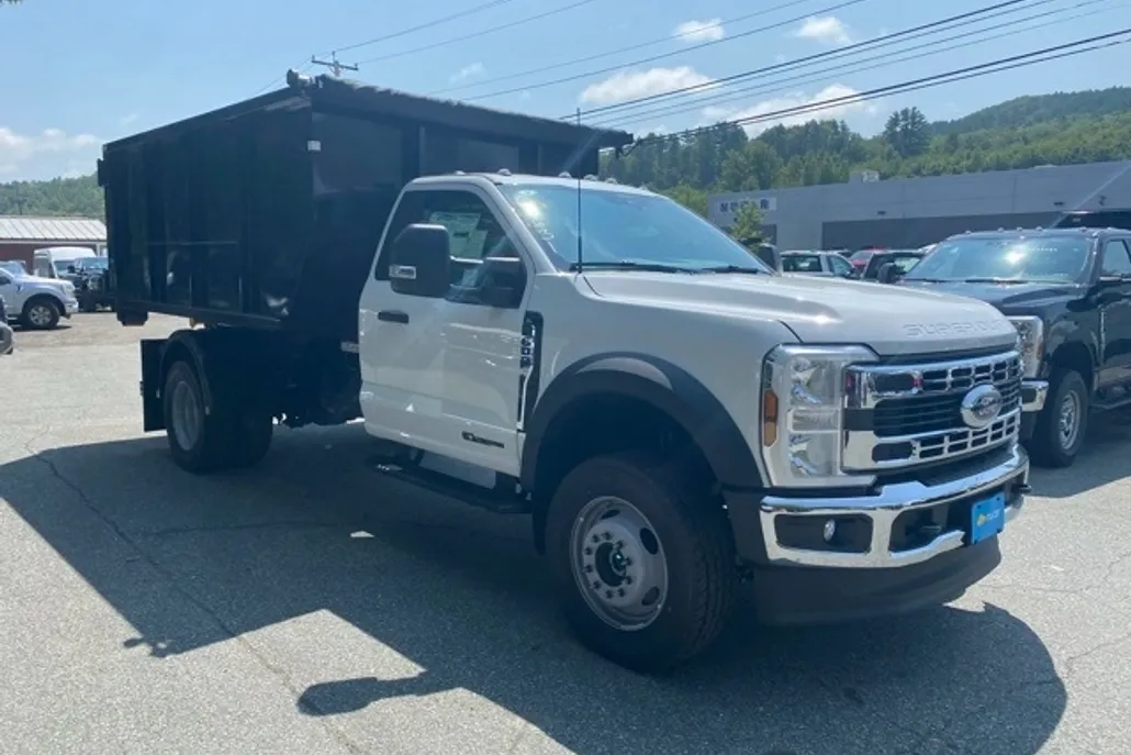 2025 Ford F-600 photo 1