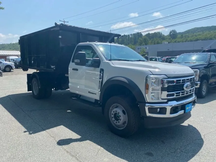 2025 Ford F-600 photo 1