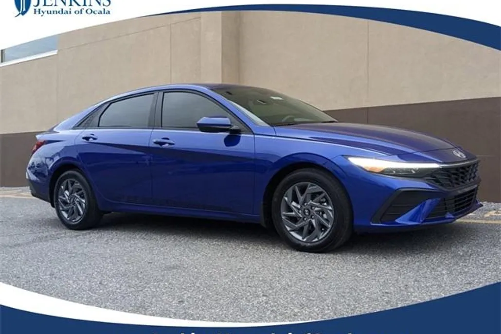 2025 Hyundai Elantra SEL Sport photo 1