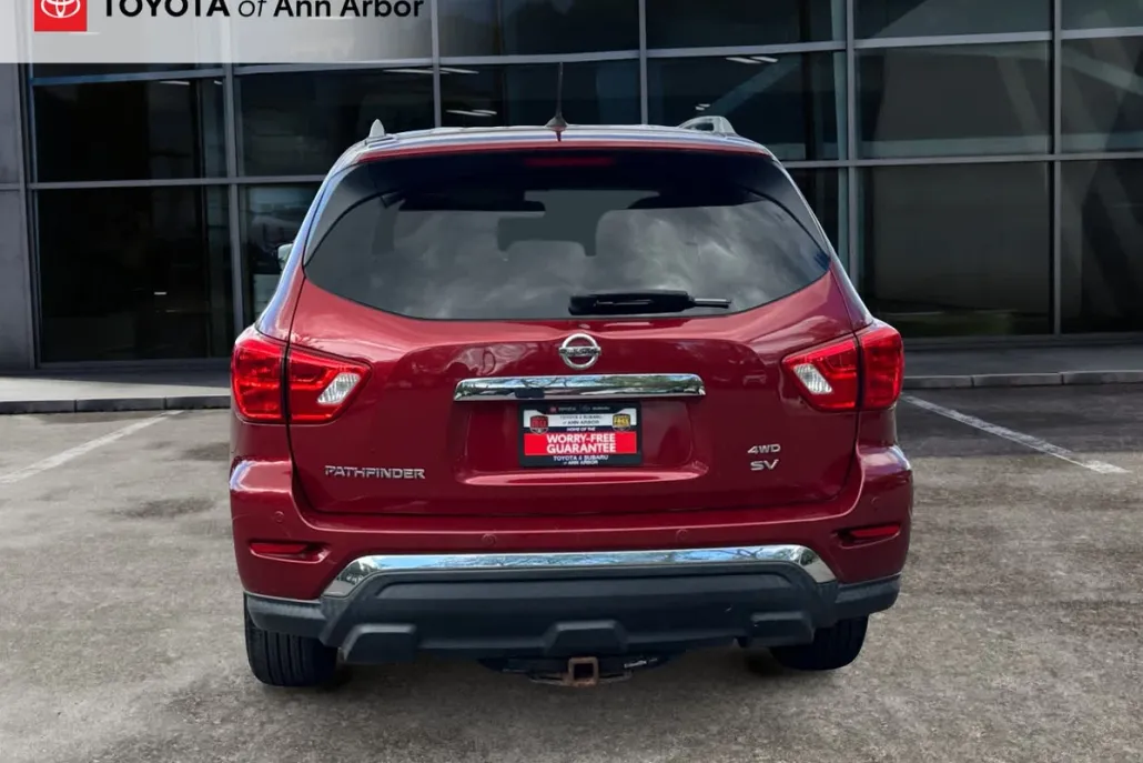 2017 Nissan Pathfinder SV photo 1
