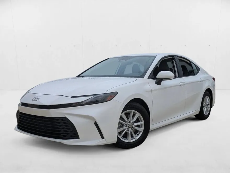 2025 Toyota Camry LE photo 1