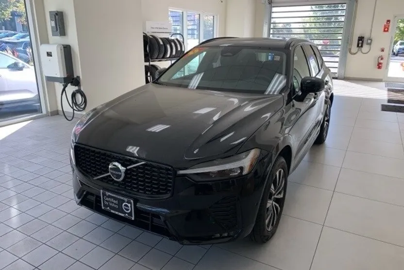 2025 Volvo XC60 B5 Plus photo 1