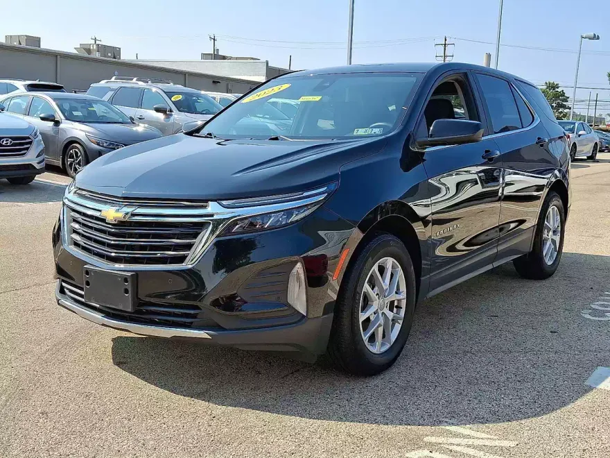 2023 Chevrolet Equinox LT photo 1