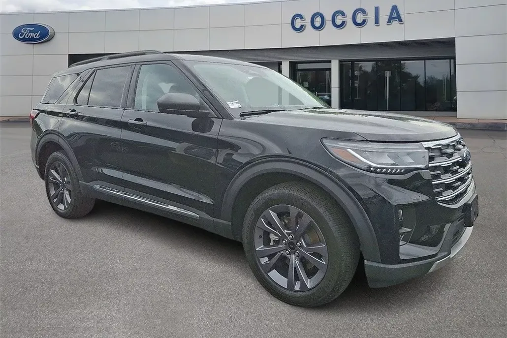 2025 Ford Explorer photo 1