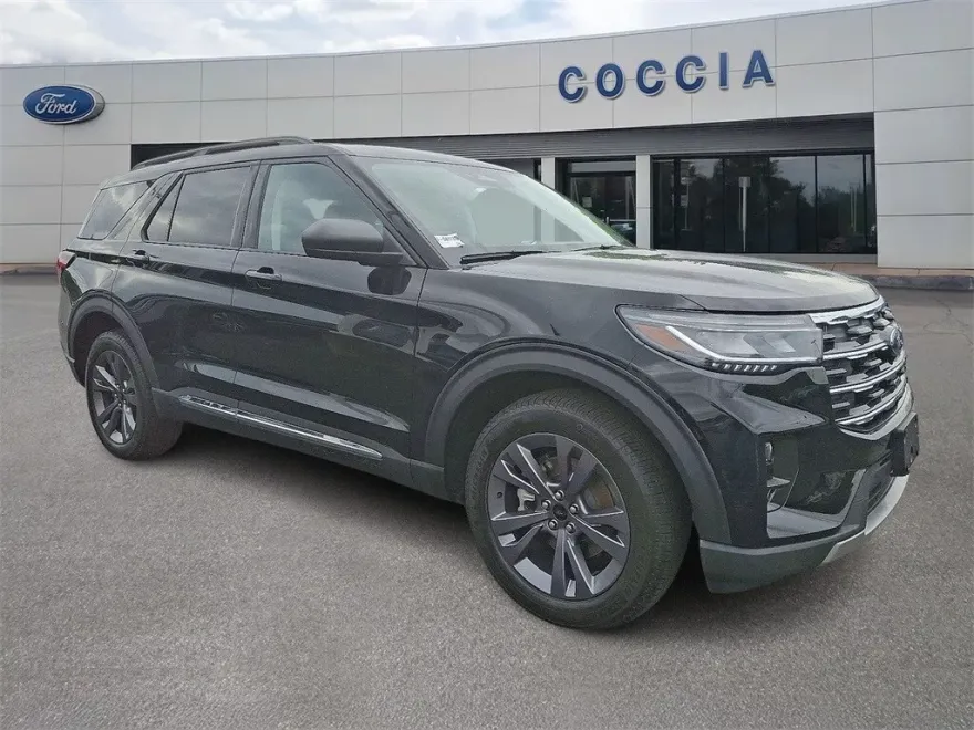 2025 Ford Explorer photo 1