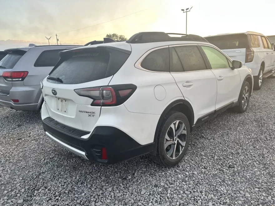 2022 Subaru Outback Limited XT photo 1