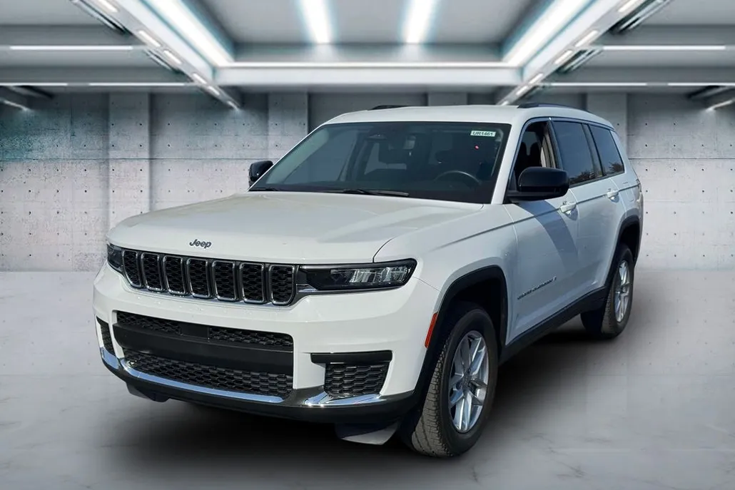 2022 Jeep Grand Cherokee Laredo photo 1