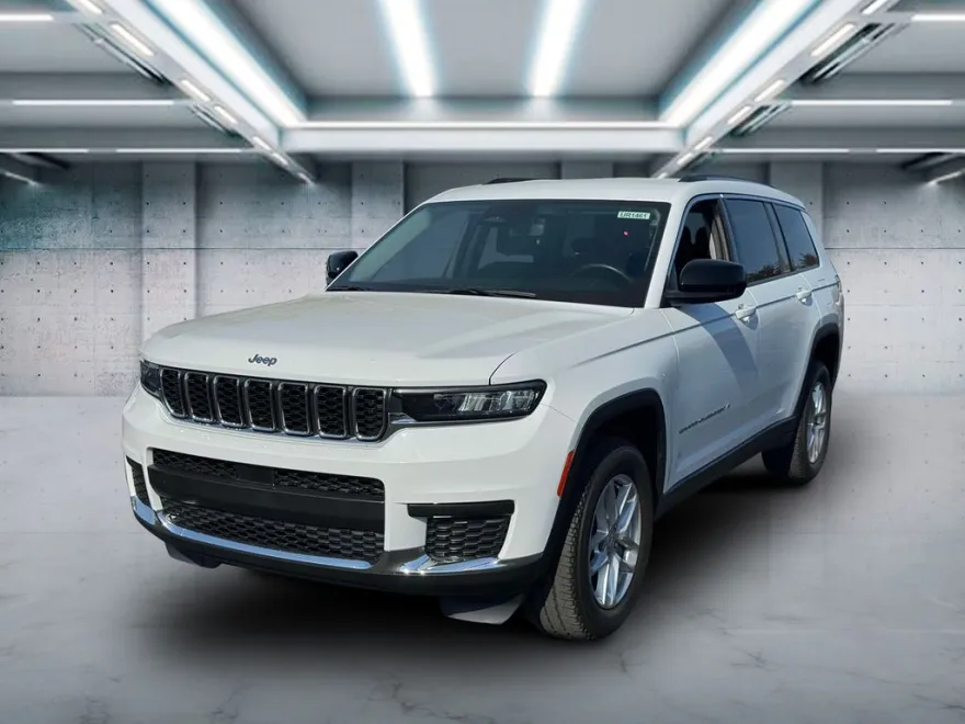 2022 Jeep Grand Cherokee Laredo photo 1