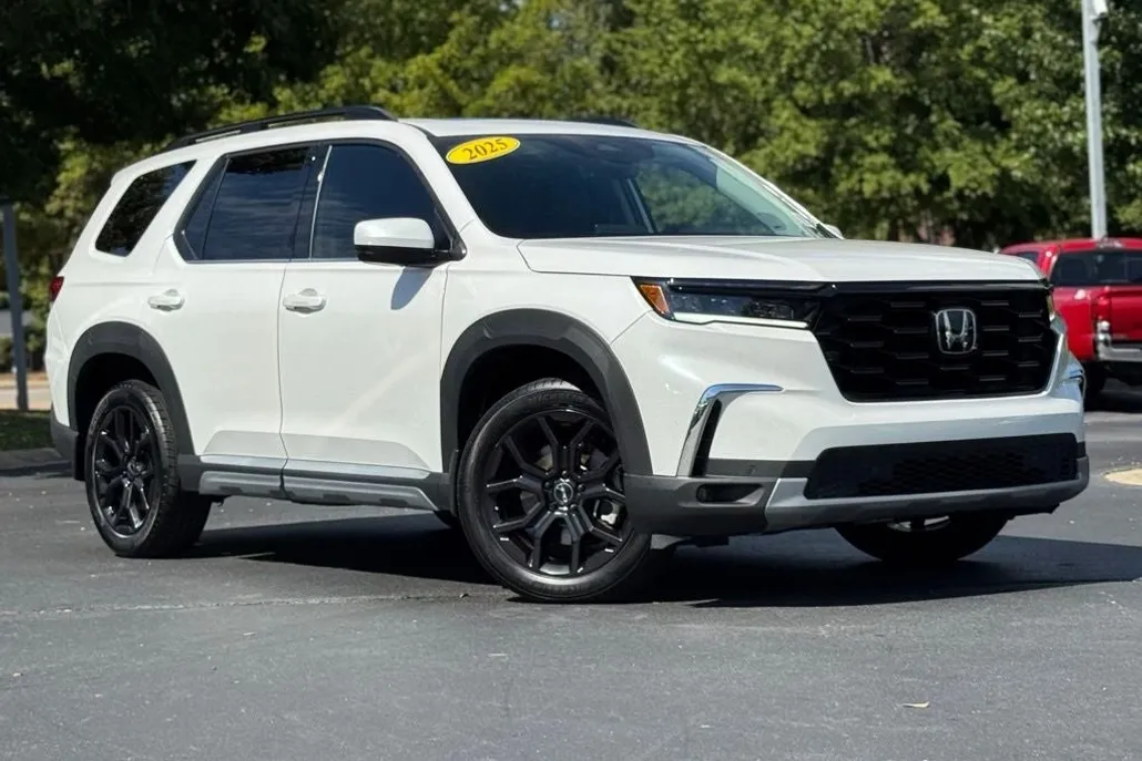2025 Honda Pilot Touring photo 1