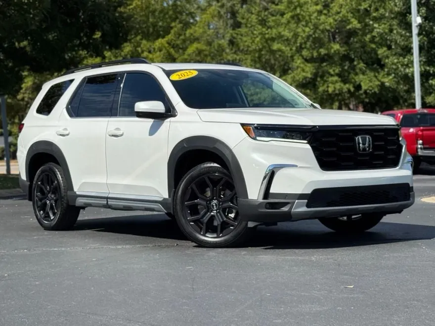 2025 Honda Pilot Touring photo 1