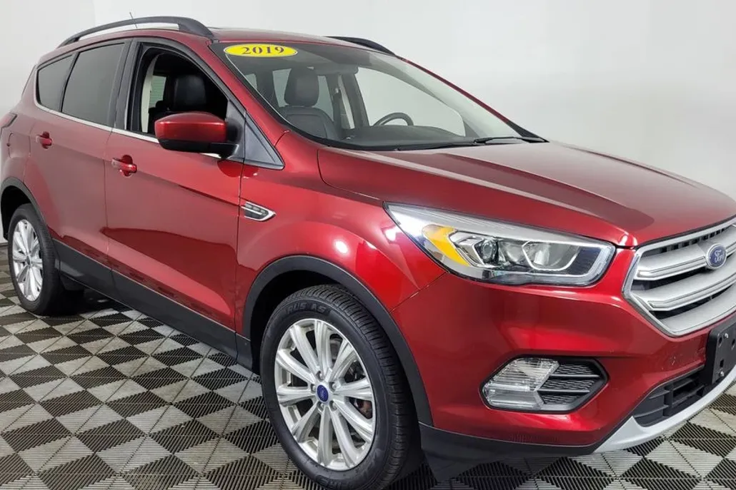 2019 Ford Escape SEL photo 1