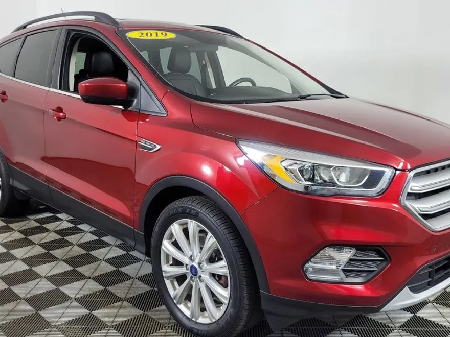 2019 Ford Escape SEL photo 1